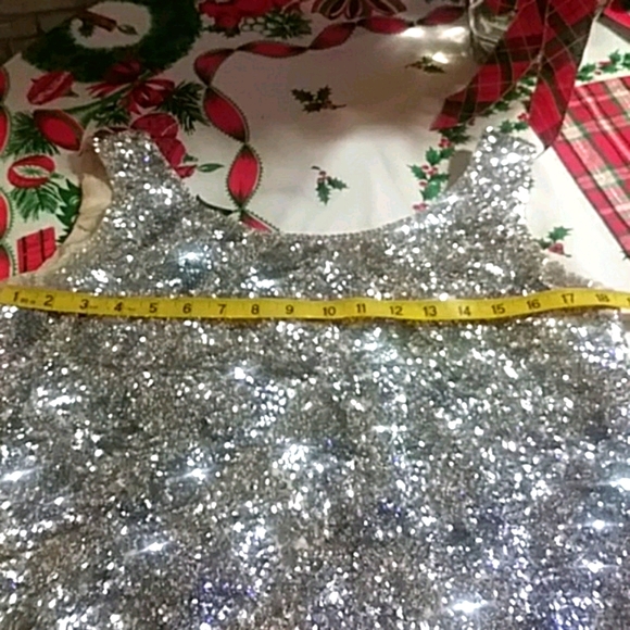SALE. VINTAGE sequin top - Picture 6 of 8